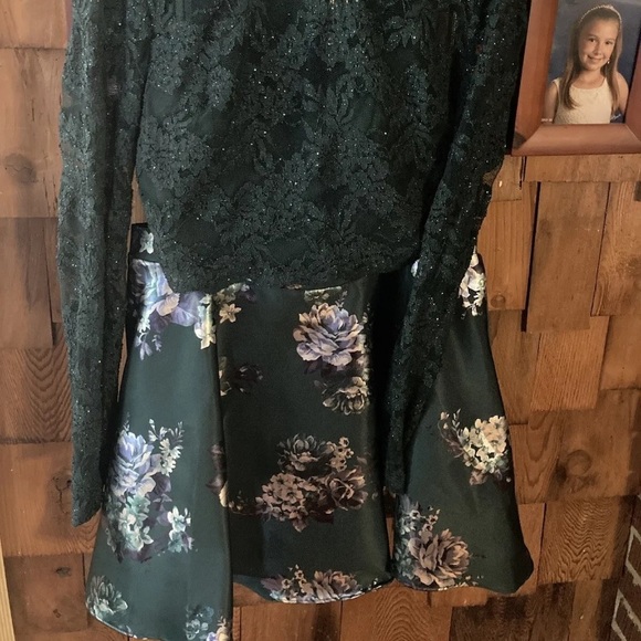 City Vibe Long-Sleeve Lace Top w/ Floral Print Skirt Two-Piece Dress Green Sz 13 - Picture 4 of 12